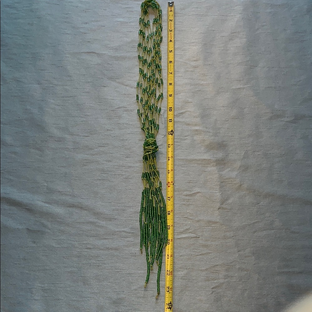 Elegant Green Beaded Necklace - Picture 4 of 5